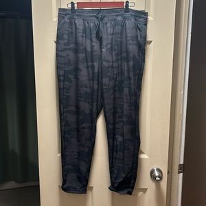 Gap black camo joggers
